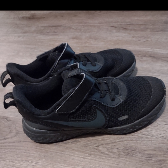 Nike Revolution 5 Running Shoe - Picture 2 of 3